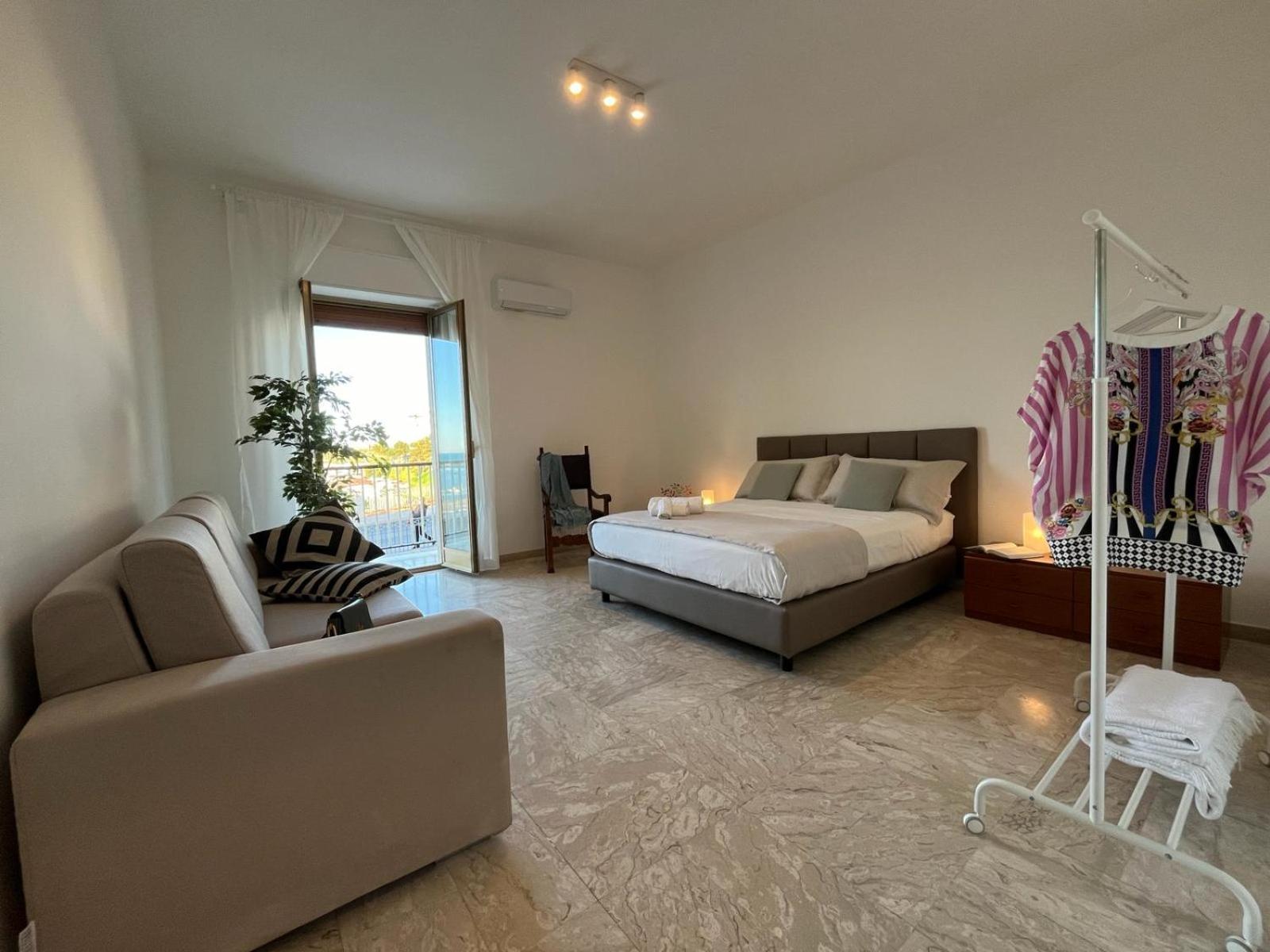 Appartement Casa Roberta With Balcony And Sea View à Vieste Extérieur photo